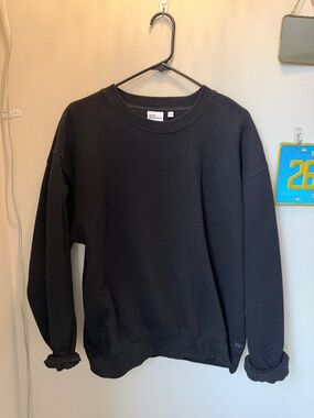 Aritzia TNA Sweatfleece Cozy Fleece Crewneck in Perfect Fit